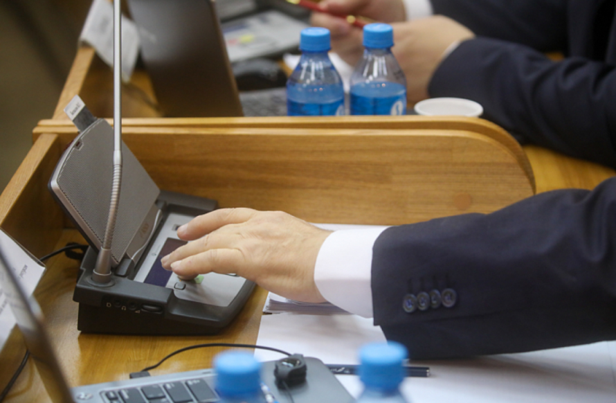 Столица Приморья остается на первом месте по результатам народного голосования за статус новой молодежной столицы. Почти 230 тысяч голосов уже отдано за Владивосток.  Как подчеркнули в краевом департаменте по делам молодежи, в случае победы Владивосток на