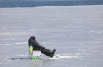Пришедшие в регион морозы ускорили становление льда на акваториях Приморья. Однако выход на лед по-прежнему опасен, не говоря уже о выезде на него