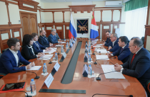 Губернатор Приморья провел рабочую встречу с президентом-председателем правления ВТБ