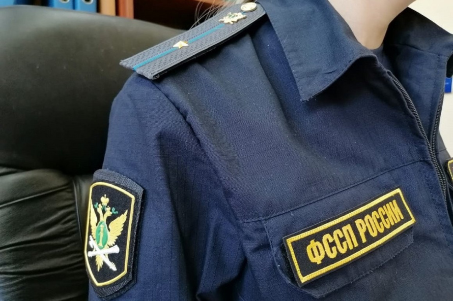 Мошенники придумали новый способ обмана людей. На этот раз они притворяются судебными приставами.
