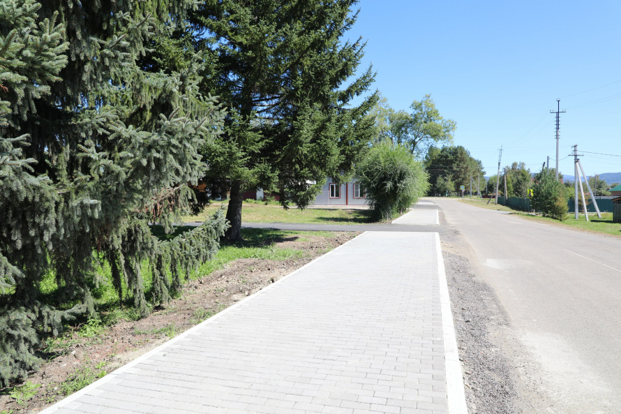 Завершены работы по устройству пешеходной дорожки от Парка Памяти до школы имени Александра Фадеева в селе Чугуевка