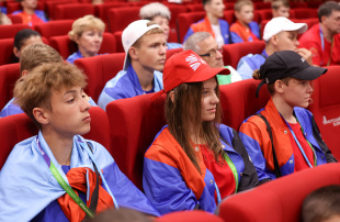 Олег Кожемяко встретился с юными спортсменами из новых регионов России
