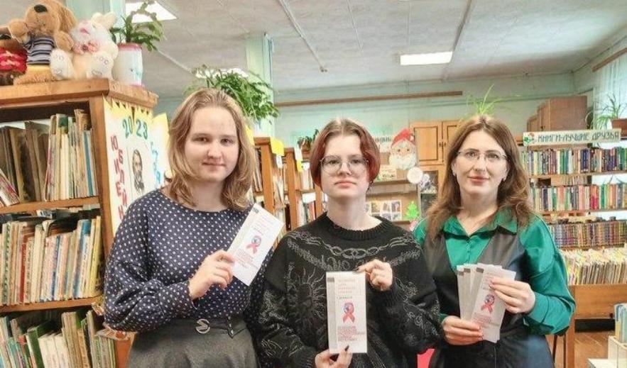В Детско-юношеском отделе центральной библиотеки села Чугуевка сотрудники библиотеки провели час информации «STOP-SПИД: знать, чтобы жить!». 