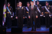 Олег Кожемяко вручил награды морским пехотинцам