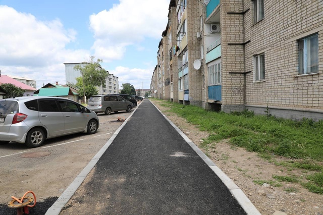 Завершены работы по устройству пешеходной дорожки по улице Титова 