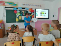 С замечательного стихотворения И. Пляцковского библиотекарь вместе с детьми из села Кокшаровка отправились в экологическое путешествие «Тропинками родного края»! С замечательного стихотворения И. Пляцковского библиотекарь вместе с детьми из села Кокшаровка отправились в экологическое путешествие «Тропинками родного края»!