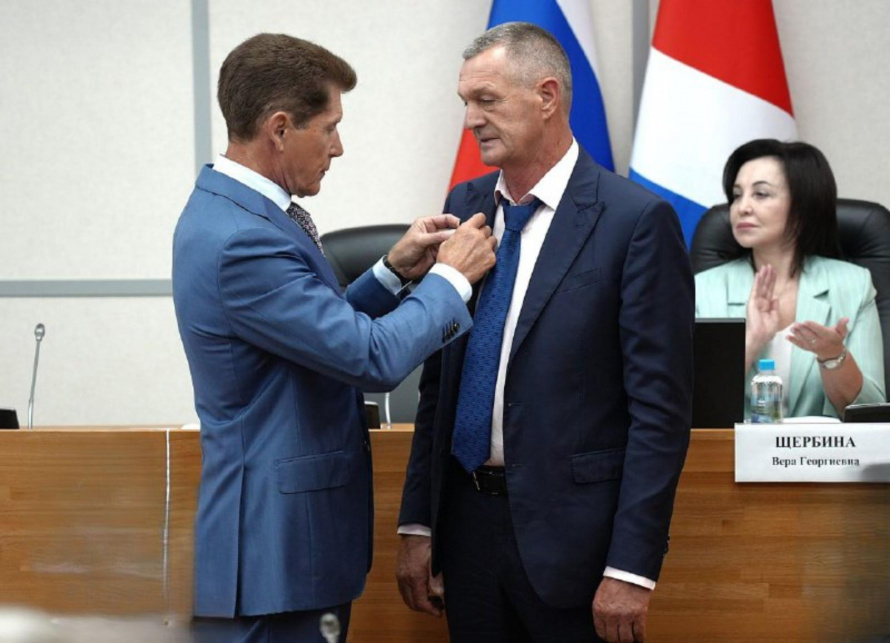 Губернатор наградил приморского лесопромышенника за вклад в развитие края