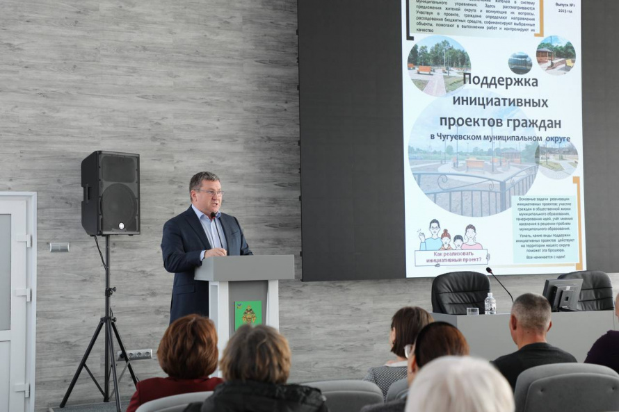 Развитие населенных пунктов округа обсудили на совещании со специалистами территориальных отделов под руководством главы округа Романа Деменева. 
