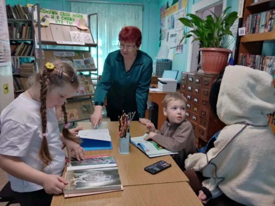 В Самарской сельской библиотеке для дошколят и ребят начальной школы прошёл час экологии «За природу в ответе и взрослые, и дети»