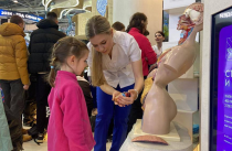 Мастер-классы по оказанию первой помощи провели приморские студенты-медики на выставке «Россия»