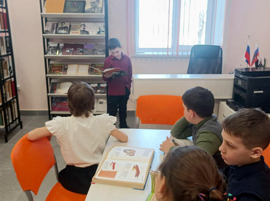 В библиотеке села Соколовка для учащихся прошёл библиотечный урок "Я познаю мир"!