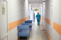 Почти 10 тысяч медицинских работников получают специальные социальные выплаты в Приморье