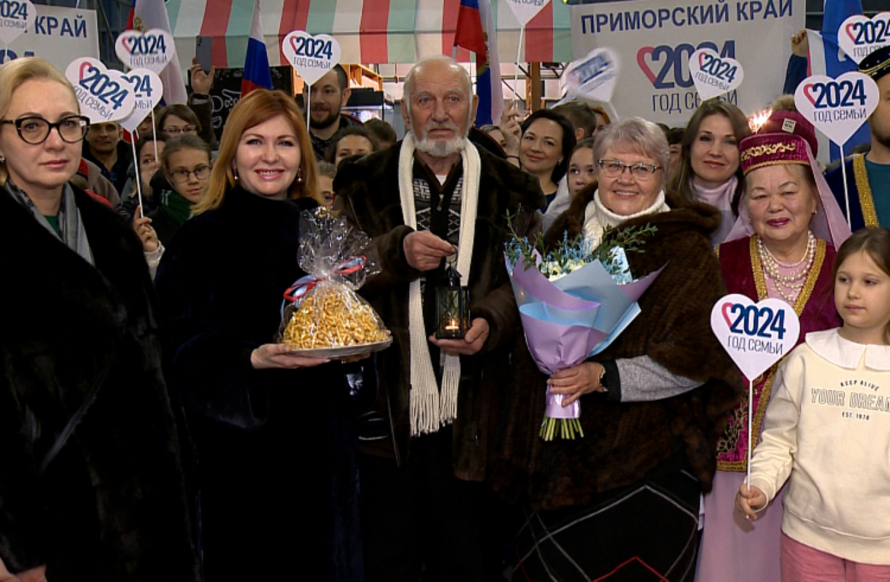 Огонь семейного очага «Сердце России» встретили в Приморье