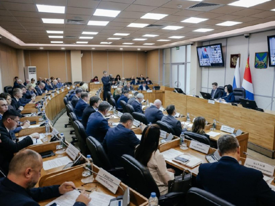 Олег Кожемяко потребовал усилить контроль за чистотой мусорных площадок в Приморье