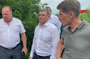 Олег Кожемяко проверил ход укрепления дамбы в микрорайоне «Семь ветров» Уссурийска