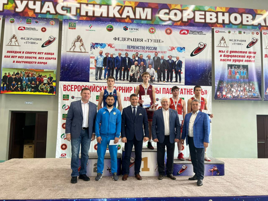 В минувшие дни в городе Альметьевск прошел Всероссийский турнир по греко-римской борьбе среди юношей до 18 лет на призы ПАО «Татнефть» 